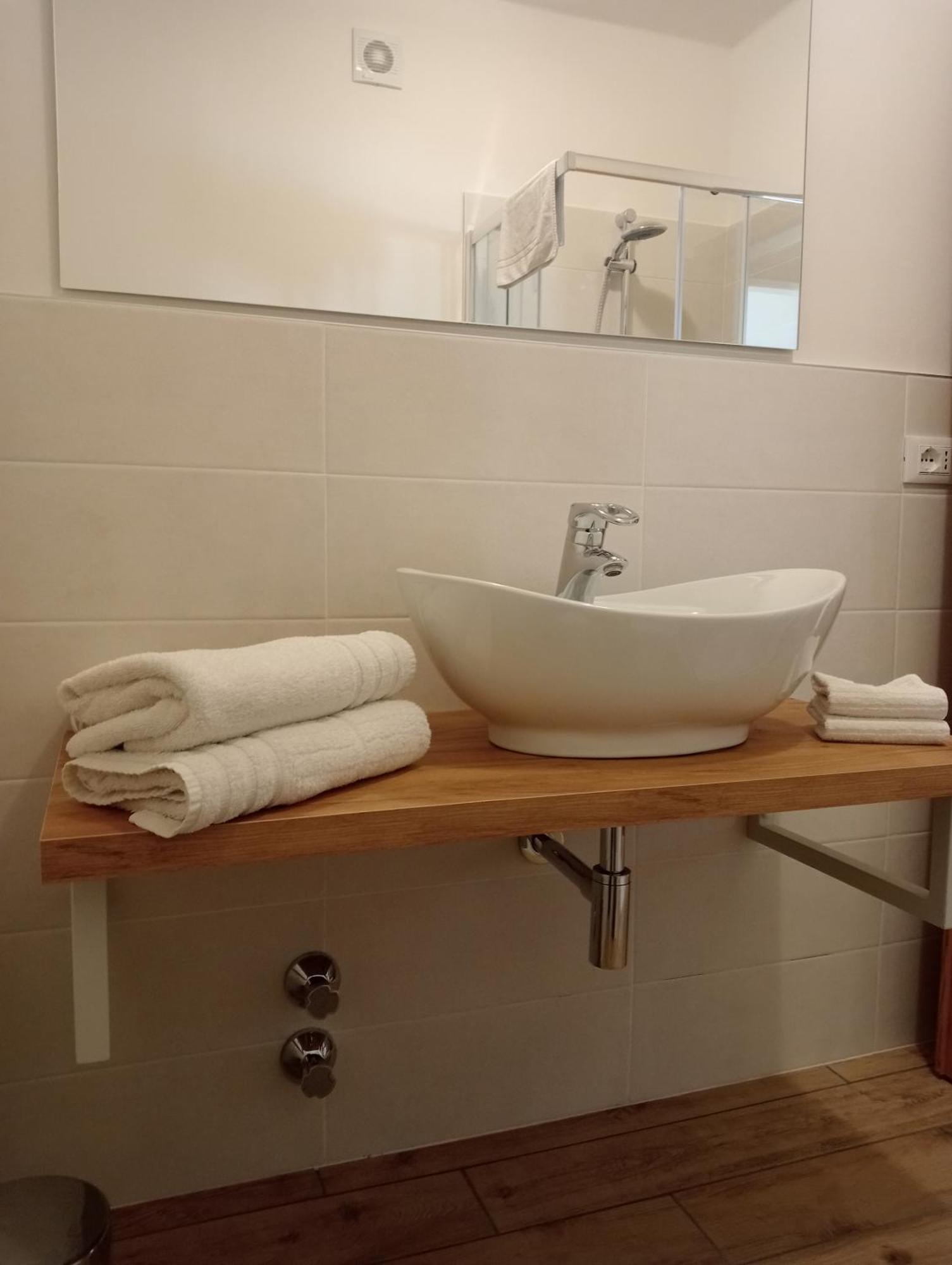 Bed And Breakfast Anna Isera Bagian luar foto